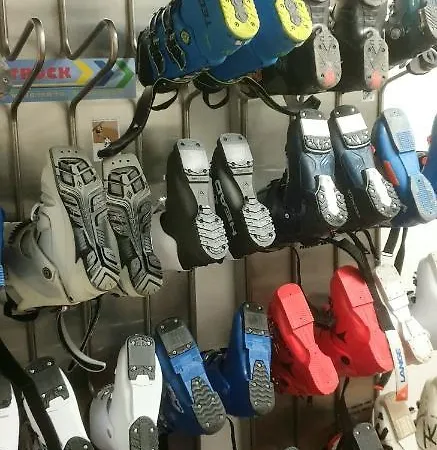 فندق Les Amis 3*