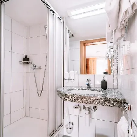 Les Amis فندق 3*