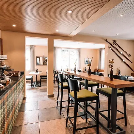 Les Amis סאס פה